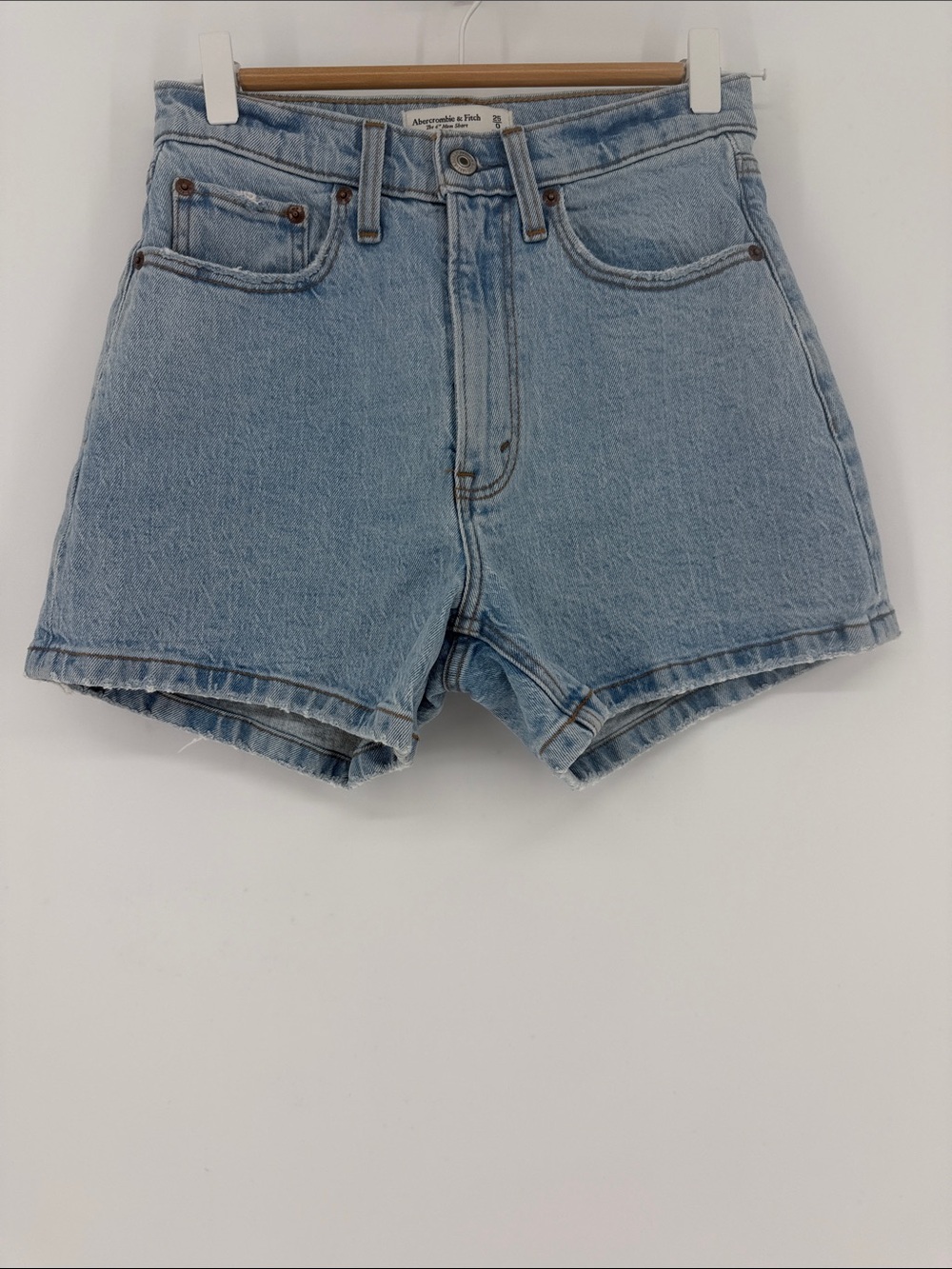 Abercrombie & Fitch The 4” Mom Short High Rise Denim Shorts Size 25/0